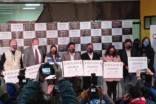 La llegada del primer lote de vacunas anti COVID-19 a Bolivia en el marco del mecanismo COVAX La llegada del primer lote de vacunas anti COVID-19 a Bolivia en el marco del mecanismo COVAX - Sputnik Mundo