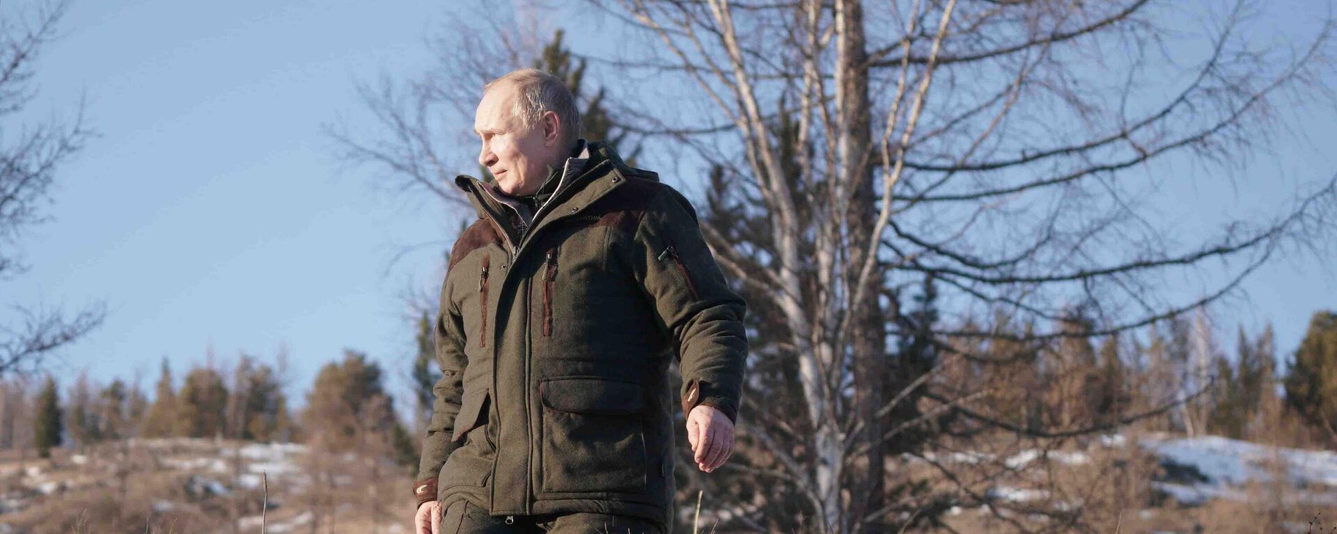Vladímir Putin, presidente de Rusia, durante unos cortos vacaciones en Siberia el marzo de 2021 - Sputnik Mundo, 1920, 18.04.2021