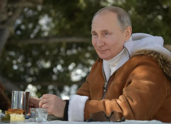 Al llegar a Siberia, los visitantes de honor encontraron un clima bastante frío, pero soleado, como es típico de los días primaverales en la región. Al llegar a Siberia, los visitantes de honor encontraron un clima bastante frío, pero soleado, como es típico de los días primaverales en la región. - Sputnik Mundo