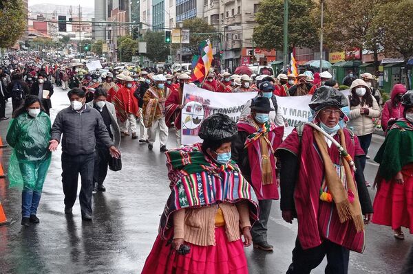 Indígenas y campesinos marchan en La Paz, Bolivia - Sputnik Mundo