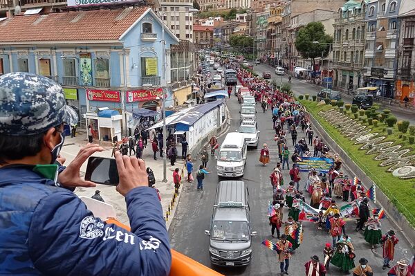 Indígenas y campesinos marchan en La Paz, Bolivia - Sputnik Mundo