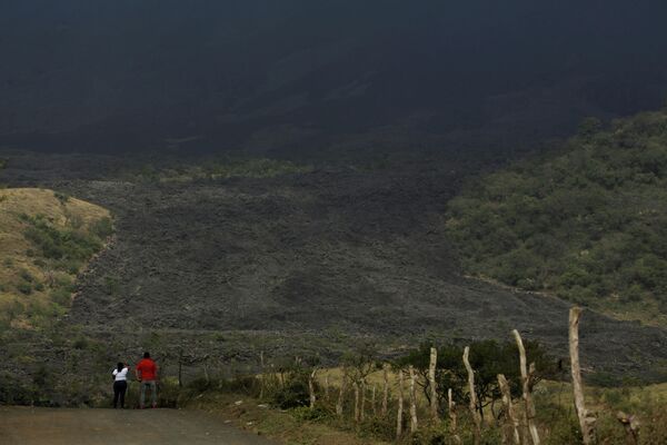 Zona aledaña al volcano Papaya cubierta de cenizas, marzo 2021 - Sputnik Mundo