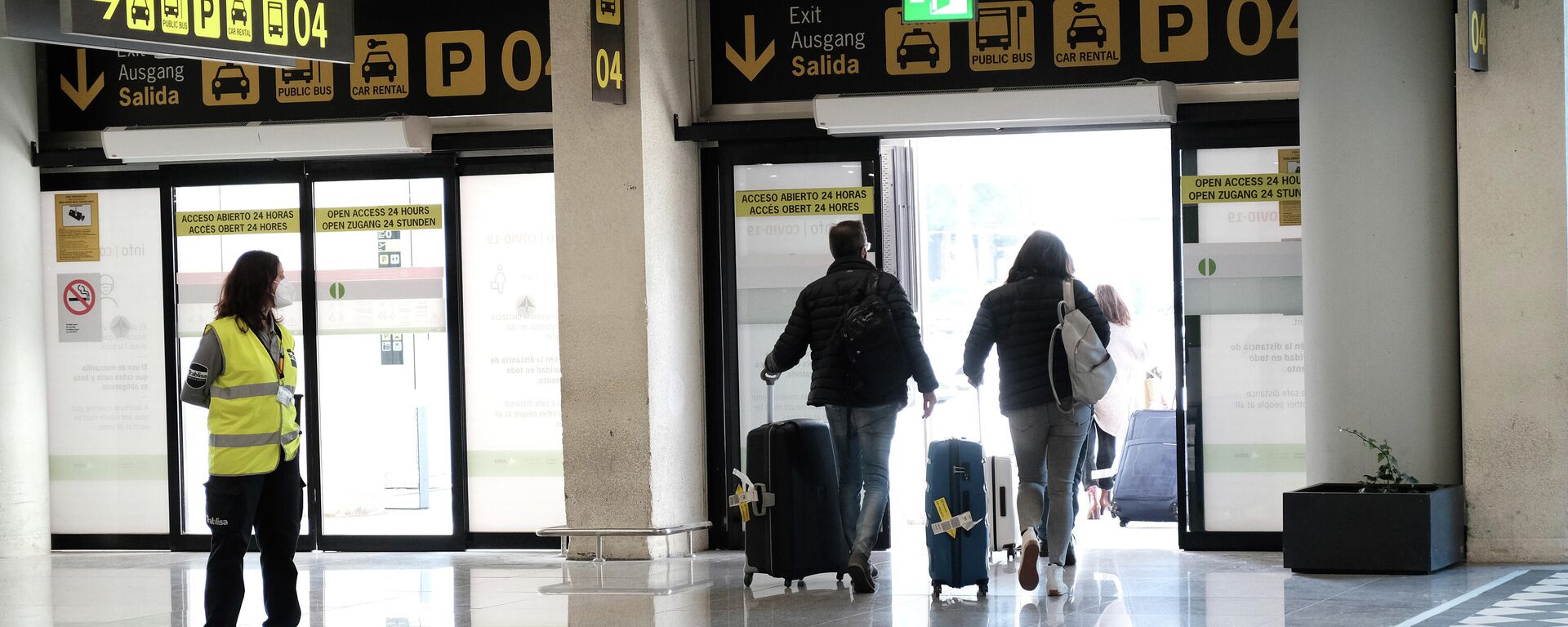 Viajeros saliendo del aeropuerto de Palma de Mallorca - Sputnik Mundo, 1920, 28.06.2021