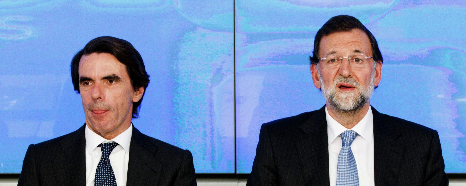 Los expresidentes del Gobierno español José María Aznar y Mariano Rajoy - Sputnik Mundo, 1920, 24.03.2021