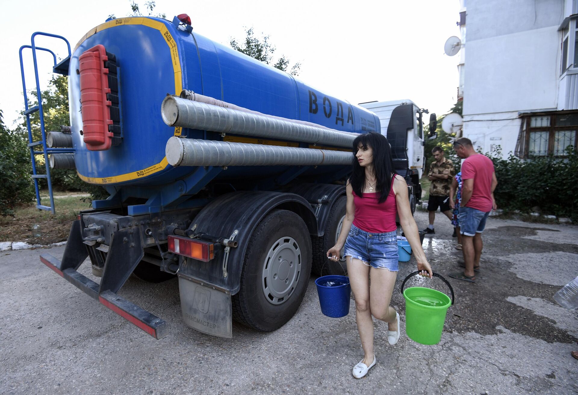 La distribución de agua en Crimea durante la sequía de 2020 - Sputnik Mundo, 1920, 24.03.2021