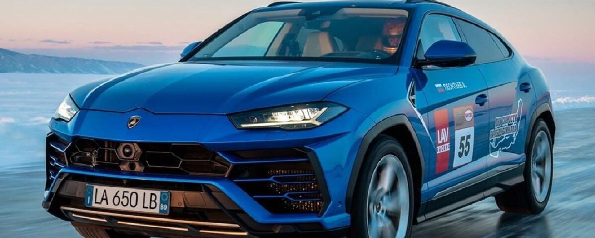 El Lamborghini Urus en el lago Baikal en Rusia - Sputnik Mundo, 1920, 24.03.2021