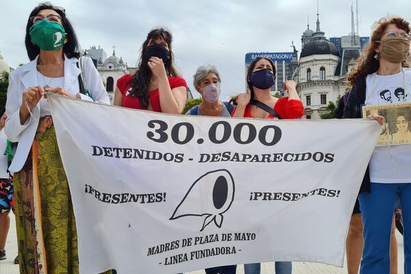 La Mesa de Encuentro Memoria, Verdad y Justicia realizó un evento especial en la Plaza de Mayo - Sputnik Mundo