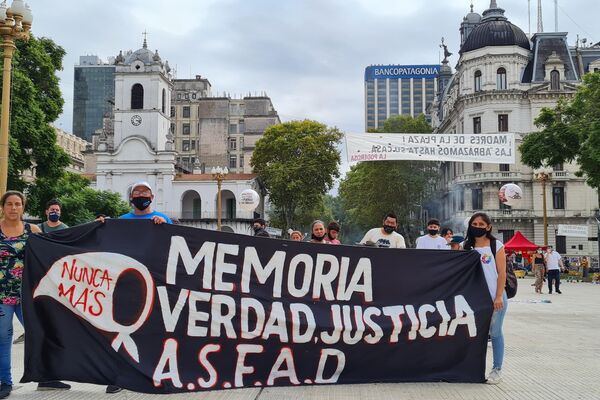 La Mesa de Encuentro Memoria, Verdad y Justicia realizó un evento especial en la Plaza de Mayo - Sputnik Mundo