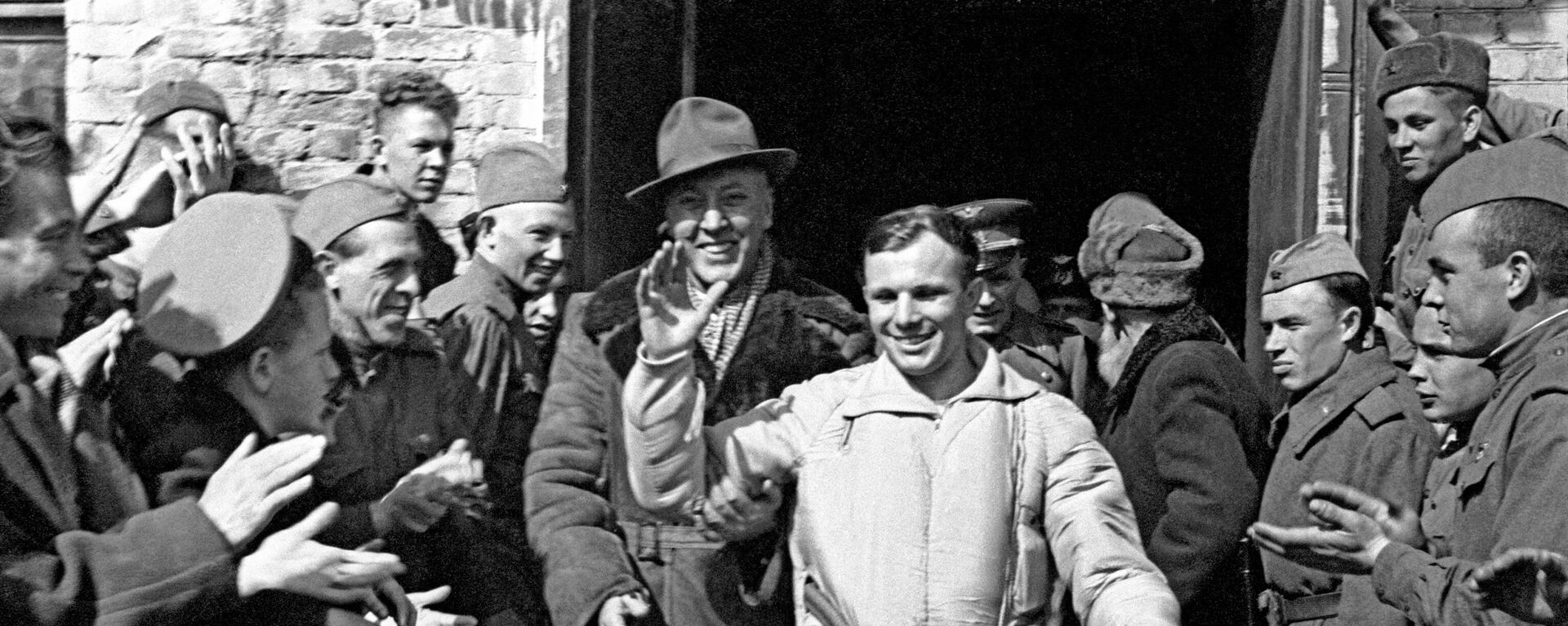 Yuri Gagarin, cosmonauta soviético, horas después de su vuelo histórico al espacio - Sputnik Mundo, 1920, 25.03.2021