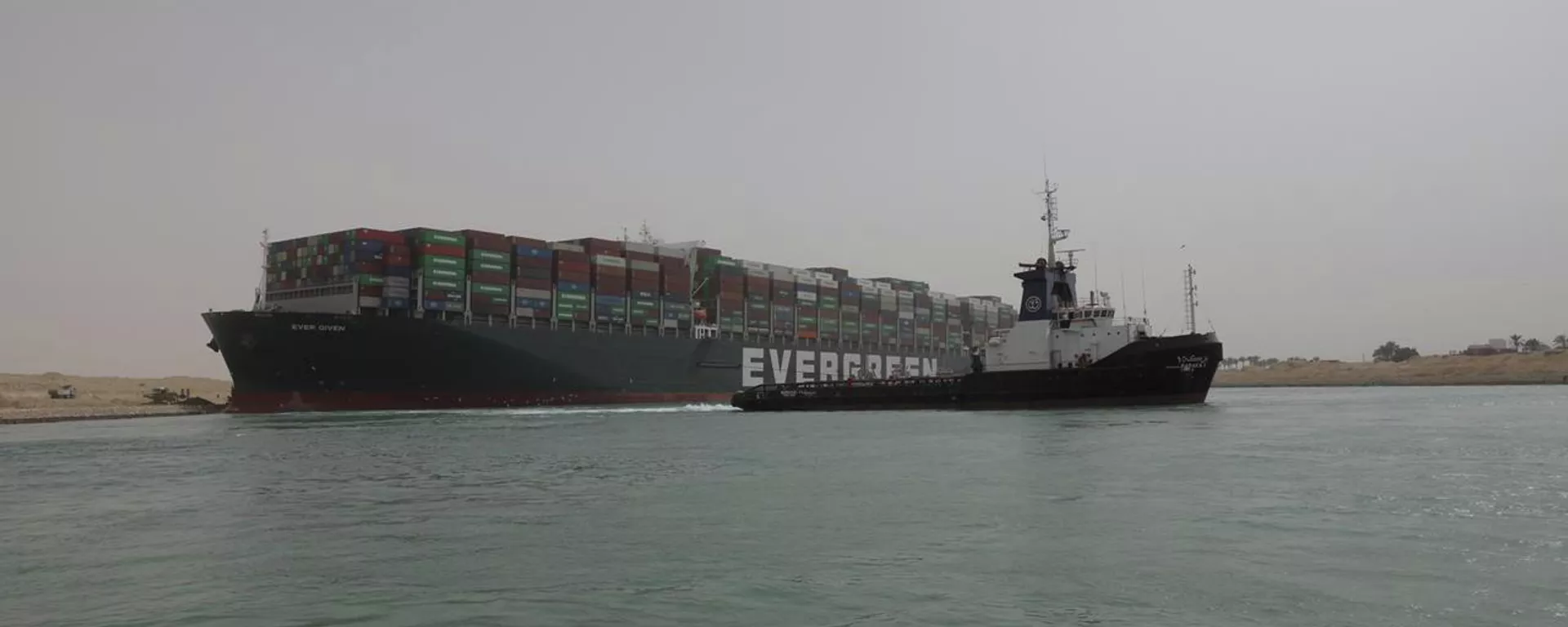El portacontenedores Ever Given encallado en el canal de Suez El portacontenedores Ever Given encallado en el canal de Suez - Sputnik Mundo, 1920, 25.03.2021