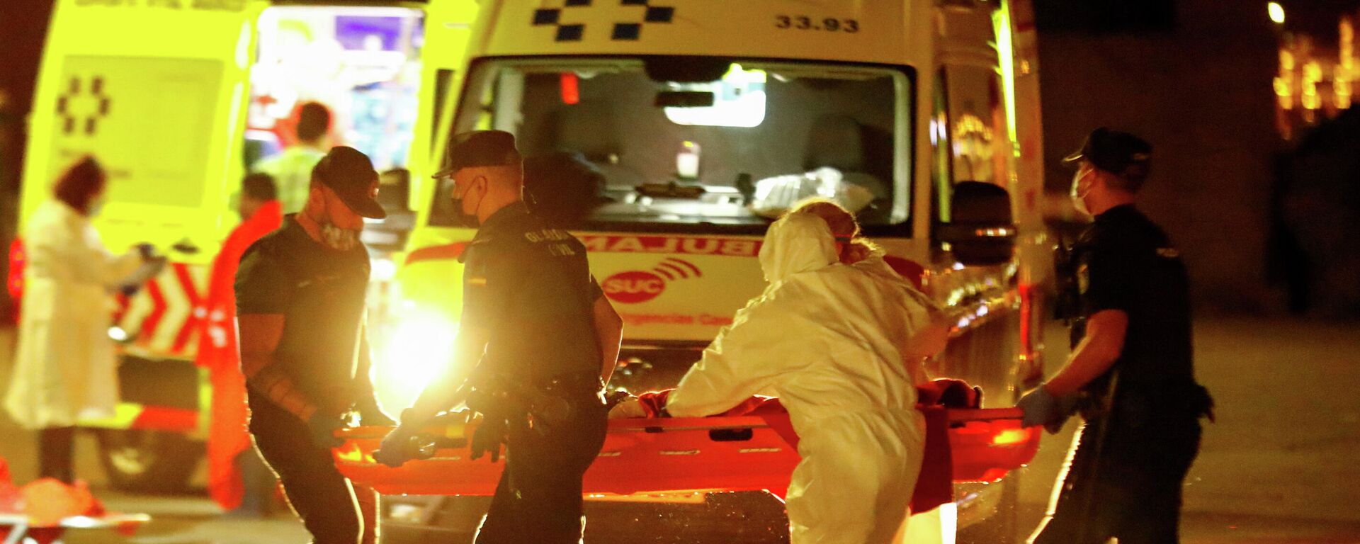 Una ambulancia en las Canarias - Sputnik Mundo, 1920, 12.04.2021