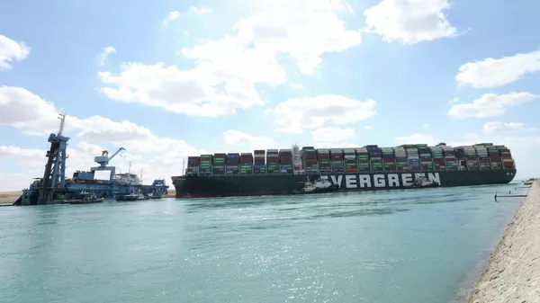 El portacontenedores Ever Given encallado en el canal de Suez - Sputnik Mundo