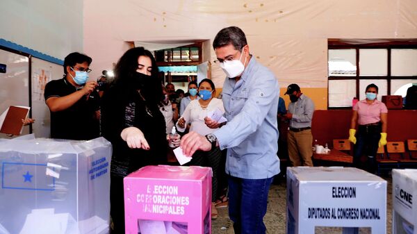 Juan Orlando Hernández, presidente de Honduras, durante las elecciones - Sputnik Mundo