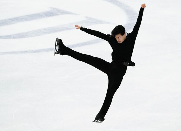 Un programa libre con cinco cuádruples ejecutados a la perfección le dieron el primer lugar al estadounidense Nathan Chen. Este es el tercer mundial consecutivo de patinaje artístico sobre hielo en el que el norteamericano de 21 años se cuelga el oro. - Sputnik Mundo