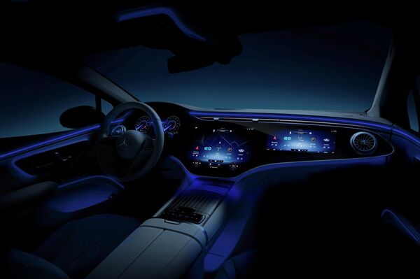 El interior del Mercedes EQS con el panel interactivo Hyperscreen - Sputnik Mundo