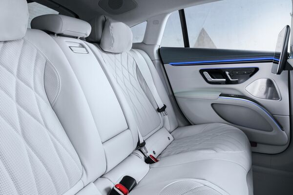 El interior del Mercedes EQS  - Sputnik Mundo