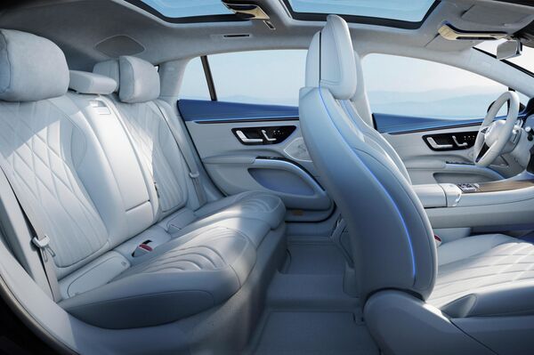 El interior del Mercedes EQS  - Sputnik Mundo