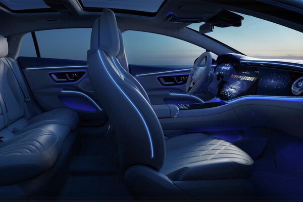 El interior del Mercedes EQS  - Sputnik Mundo