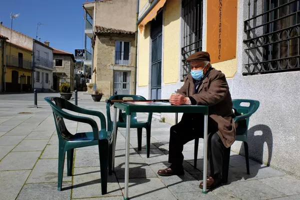 Cirilo Sánchez, vecino de Santa María de Berrocal de 88 años Cirilo Sánchez, vecino de Santa María de Berrocal de 88 años - Sputnik Mundo