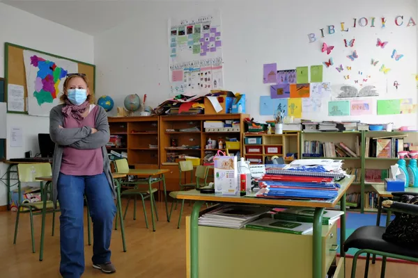 Rosi Sánchez, una de las maestras de la escuela de Santa María del Berrocal, en Ávila Rosi Sánchez, una de las maestras de la escuela de Santa María del Berrocal, en Ávila - Sputnik Mundo