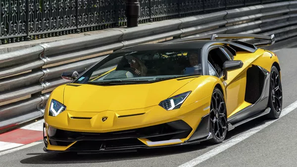Un Lamborghini Aventador SVJ - Sputnik Mundo