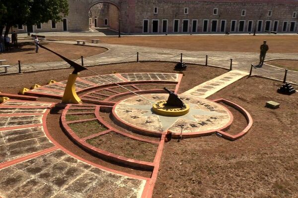 Reloj de sol en la Cabaña - Sputnik Mundo