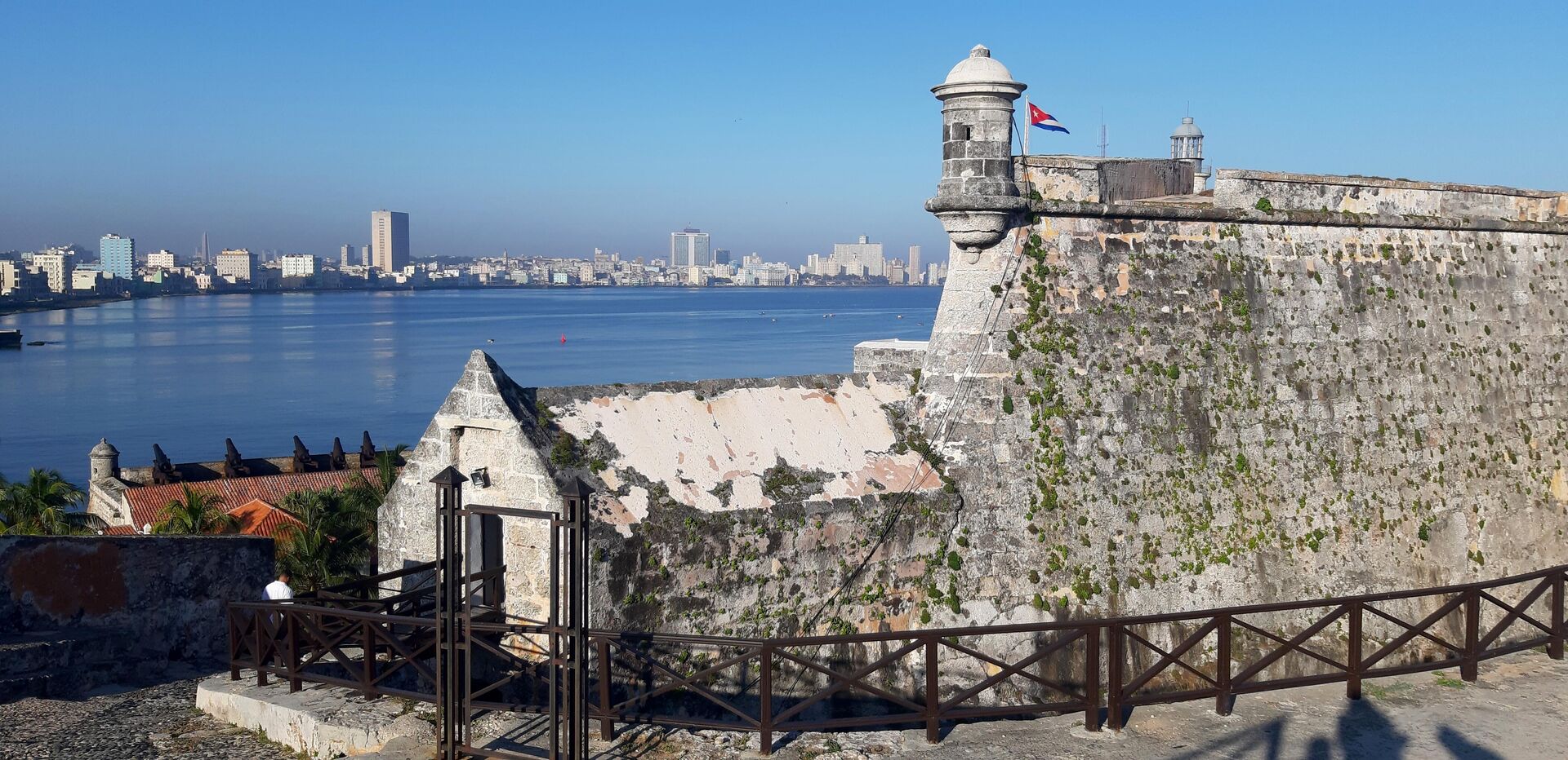 La bandera cubana ondea en el Morro como símbolo de soberanía nacional - Sputnik Mundo, 1920, 29.03.2021