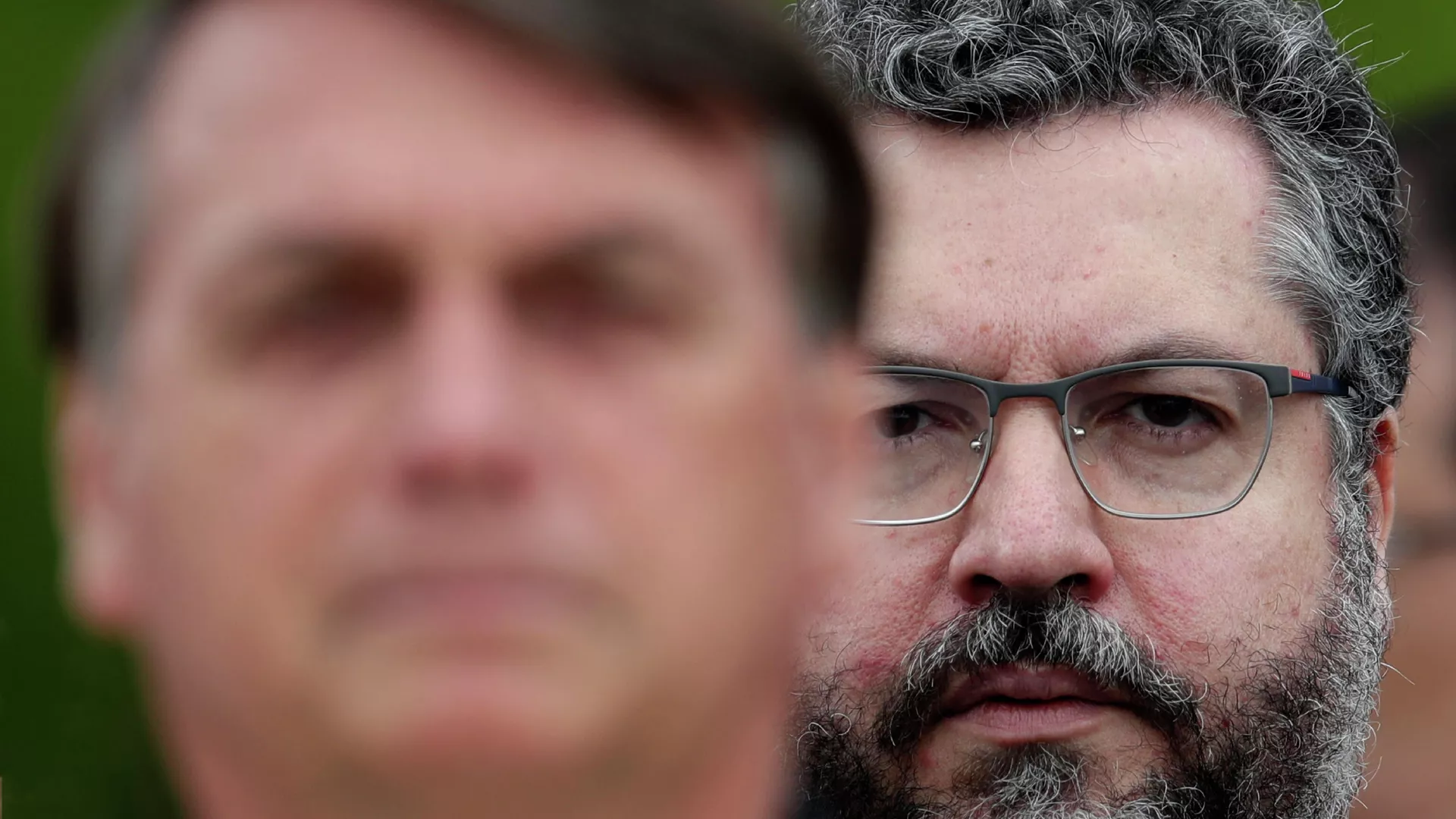 Jair Bolsonaro y Ernesto Araujo (archivo)