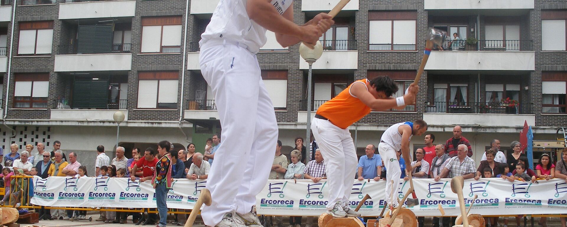 'Aizkolari' en una competición de cortar madera en el País Vasco - Sputnik Mundo, 1920, 03.04.2021