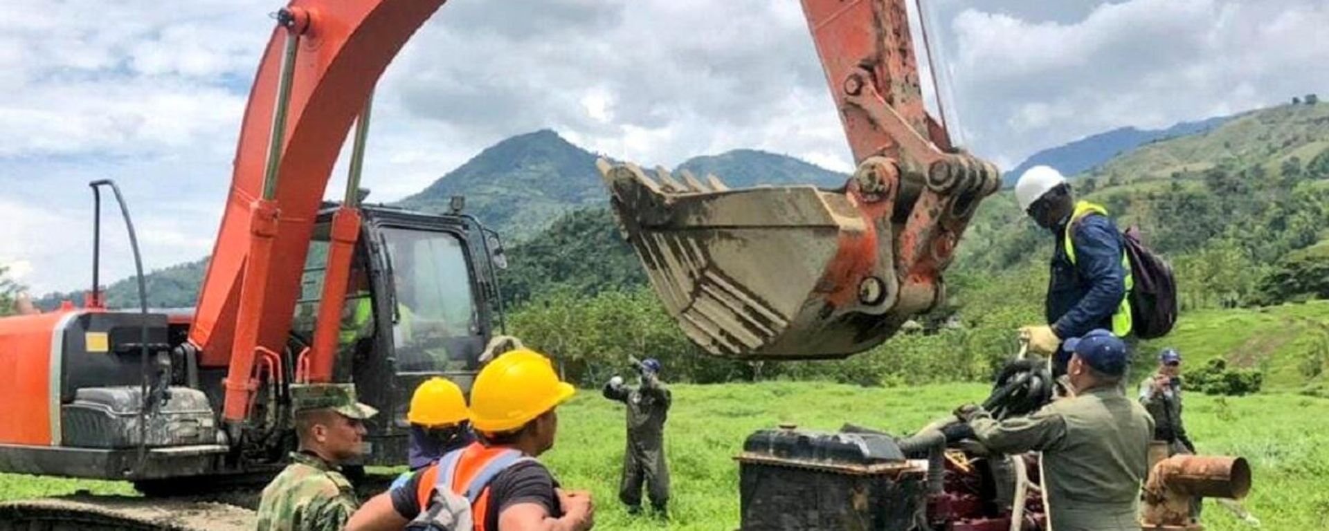 Labores de rescate de labriegos atrapados en mina de oro en el municipio de Neira, Colombia Labores de rescate de labriegos atrapados en mina de oro en el municipio de Neira, Colombia - Sputnik Mundo, 1920, 30.03.2021