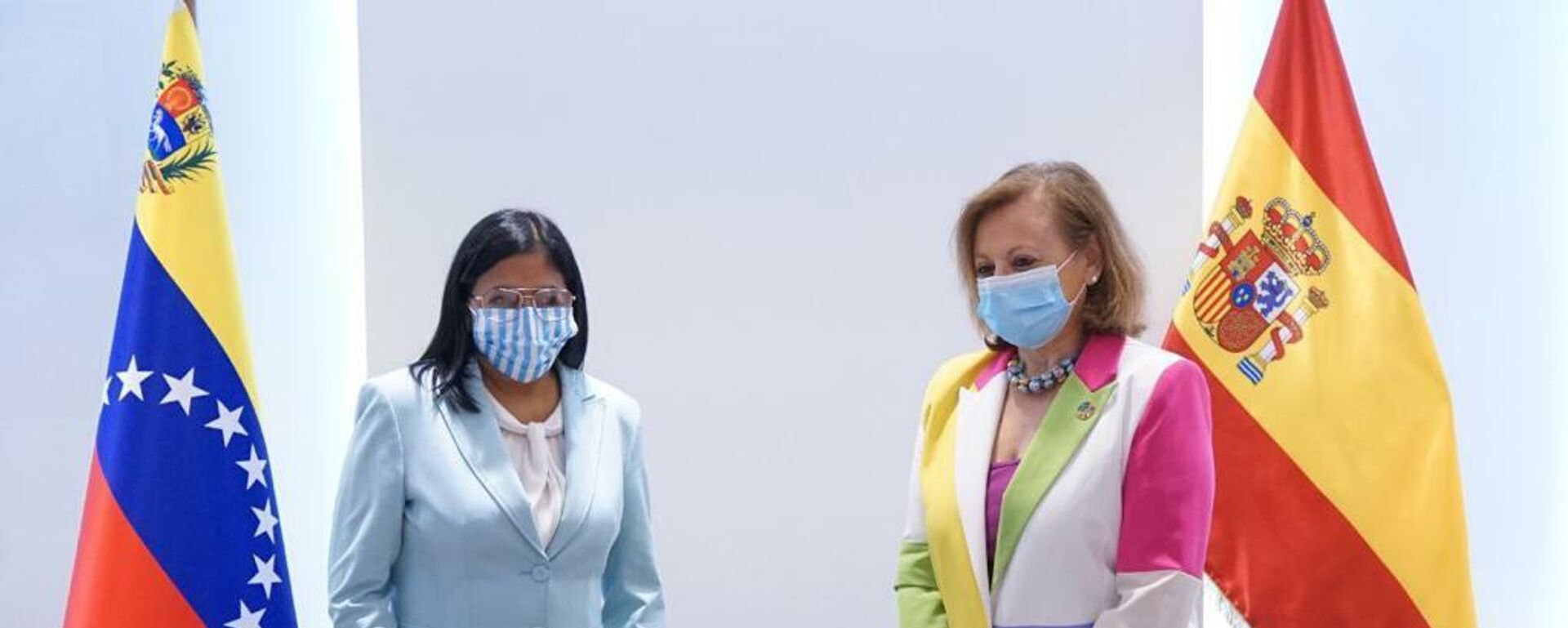 La vicepresidenta de Venezuela, Delcy Rodríguez, y la secretaria de Estado de Asuntos Exteriores y para Iberoamérica y el Caribe de España, Cristina Gallach La vicepresidenta de Venezuela, Delcy Rodríguez, y la secretaria de Estado de Asuntos Exteriores y para Iberoamérica y el Caribe de España, Cristina Gallach - Sputnik Mundo, 1920, 30.03.2021