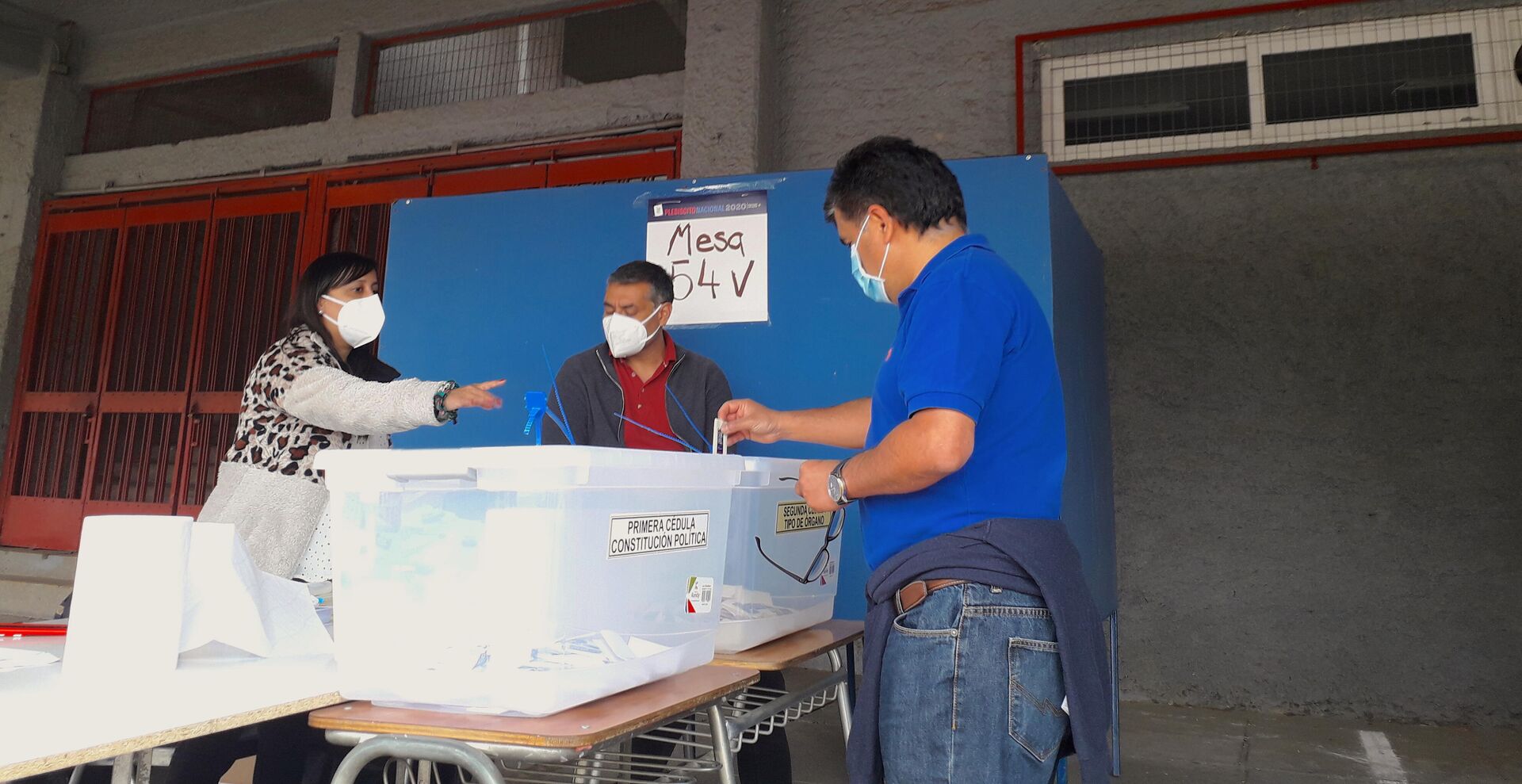 Votación en el Estadio Nacional durante el plebiscito por la reforma constitucional - Sputnik Mundo, 1920, 31.03.2021