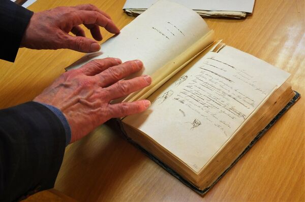 Manuscrito de la primera novela escrita por Emilia Pardo Bazán en el Museo Lázaro Galdiano - Sputnik Mundo