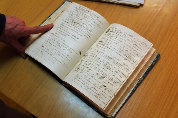 Manuscrito de la primera novela escrita por Emilia Pardo Bazán en el Museo Lázaro Galdiano - Sputnik Mundo