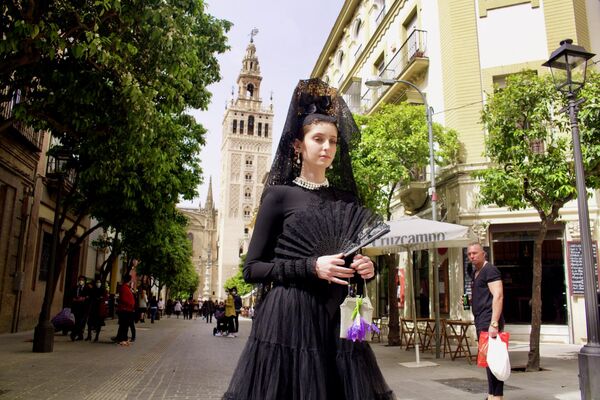 Desfile  'Sí, Mantilla' en Sevilla - Sputnik Mundo