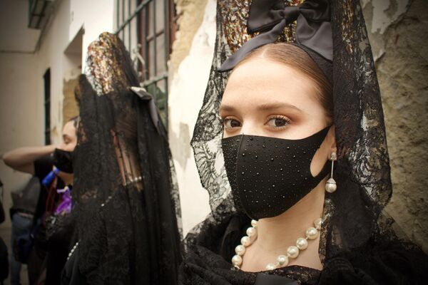 Desfile  'Sí, Mantilla' en Sevilla - Sputnik Mundo