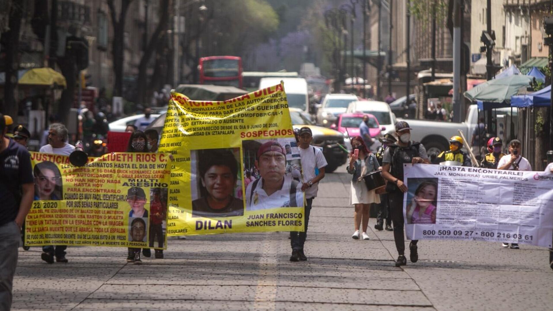 Manifestación hacia la sede de Gobierno capitalina exigiendo Justicia y búsqueda para las personas desaparecidas en la capital mexicana Manifestación hacia la sede de Gobierno capitalina exigiendo Justicia y búsqueda para las personas desaparecidas en la capital mexicana - Sputnik Mundo, 1920, 31.03.2021