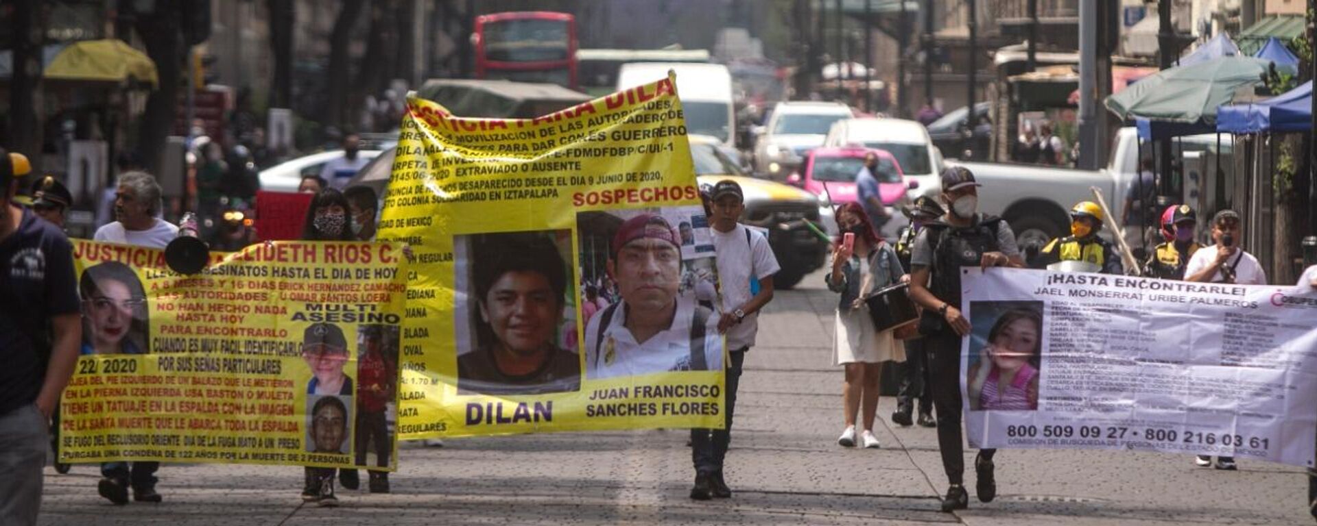 Manifestación hacia la sede de Gobierno capitalina exigiendo Justicia y búsqueda para las personas desaparecidas en la capital mexicana Manifestación hacia la sede de Gobierno capitalina exigiendo Justicia y búsqueda para las personas desaparecidas en la capital mexicana - Sputnik Mundo, 1920, 31.03.2021