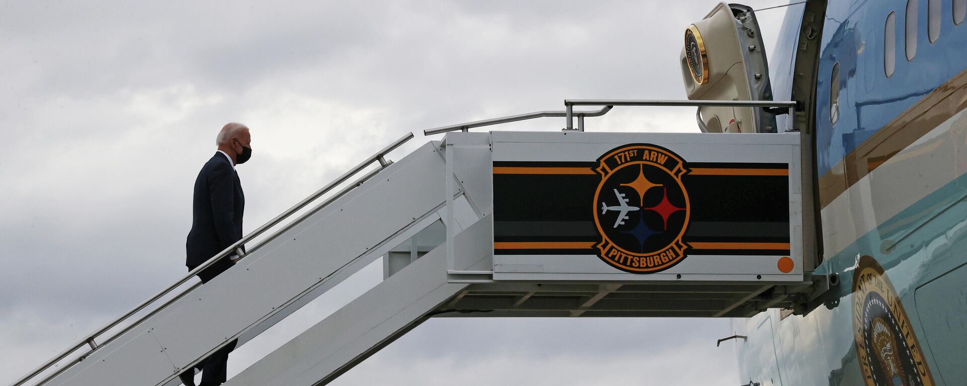 El presidente de EEUU sube por al avión El presidente de EEUU sube por al avión - Sputnik Mundo, 1920, 01.04.2021