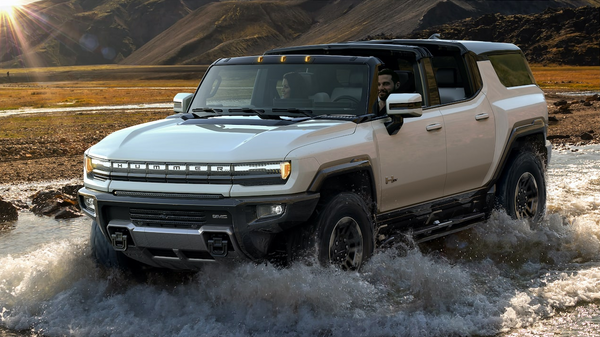 Un GMC Hummer EV SUV - Sputnik Mundo