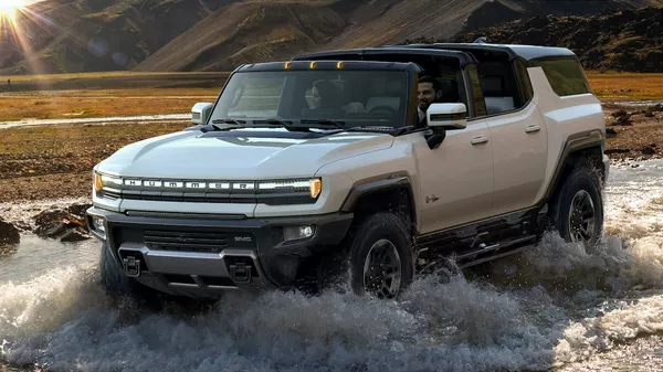 Un GMC Hummer EV SUV - Sputnik Mundo