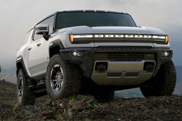 Un GMC Hummer EV SUV - Sputnik Mundo