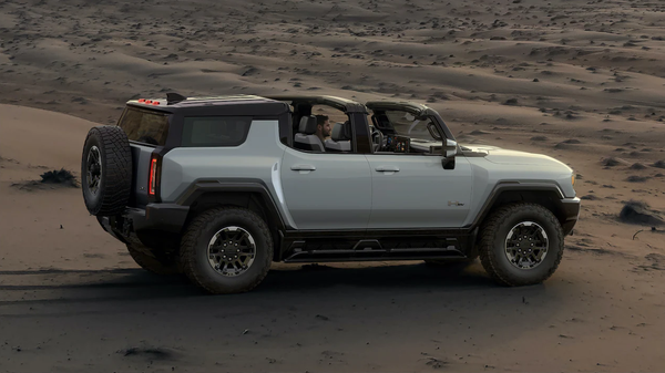 Un GMC Hummer EV SUV - Sputnik Mundo