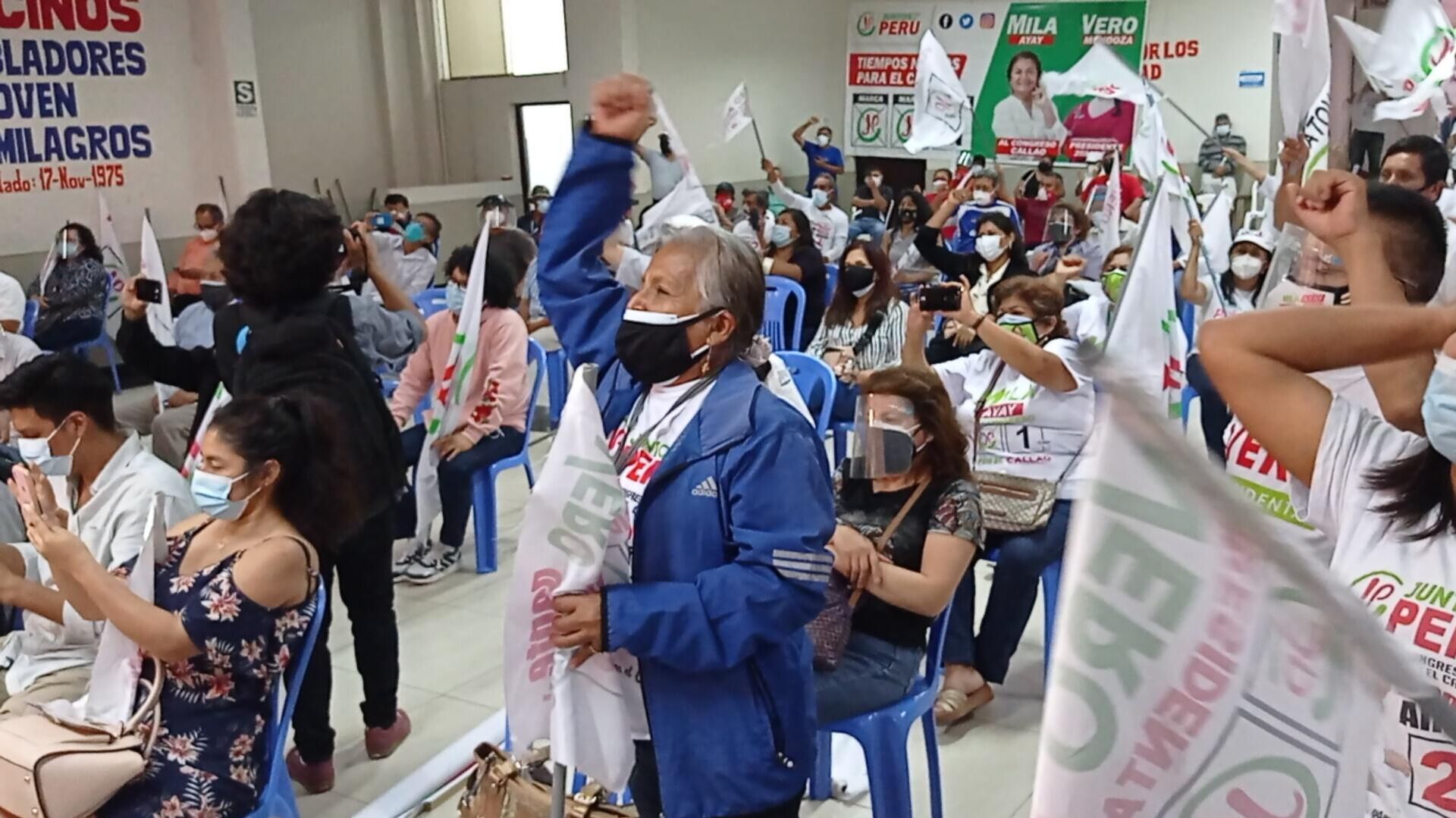 Verónika Mendoza se reunió con organizaciones sociales de Callao, municipio lindero de la capital, Lima - Sputnik Mundo, 1920, 06.04.2021