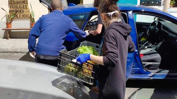 Reparto de alimentos en el distrito de Tetuán (Madrid) - Sputnik Mundo