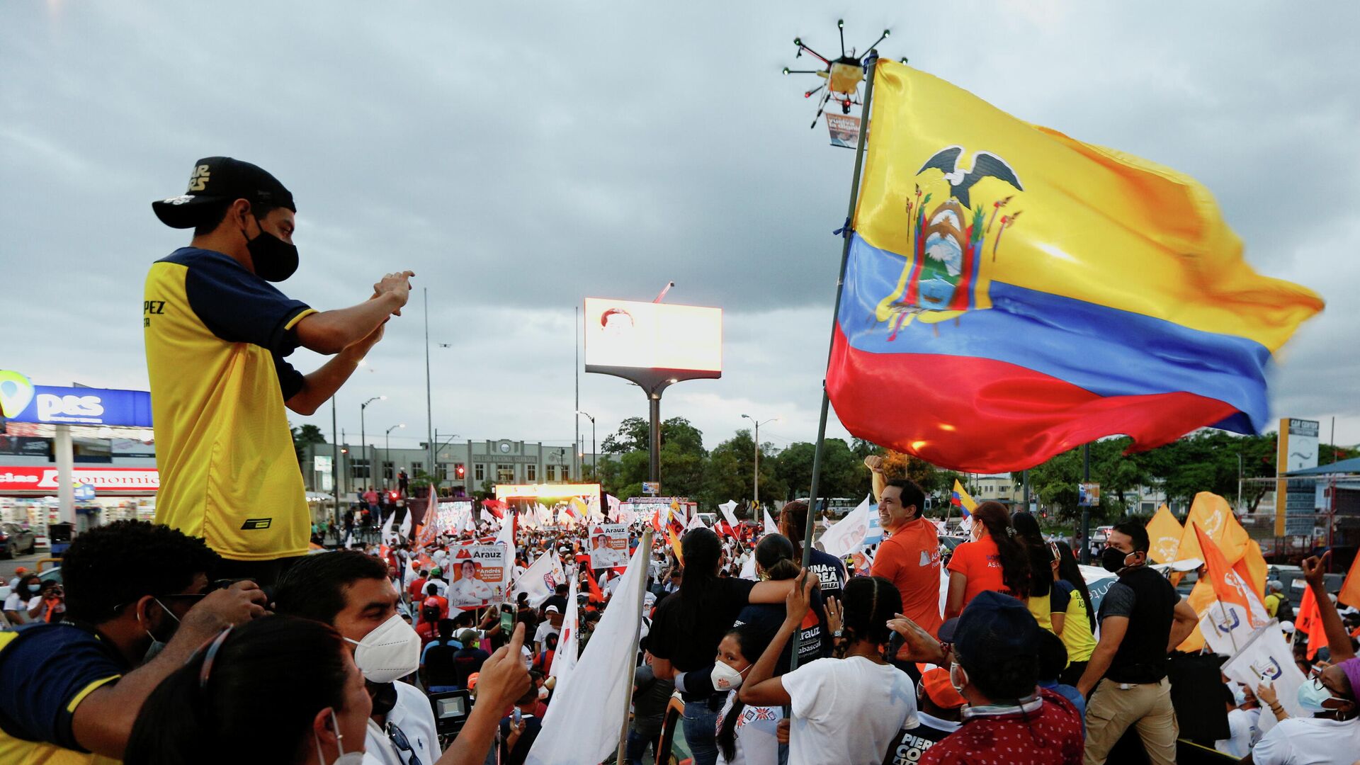 Candidato presidencial Andrés Arauz en un acto de campaña en Guayaquil Candidato presidencial Andrés Arauz en un acto de campaña en Guayaquil - Sputnik Mundo, 1920, 08.04.2021