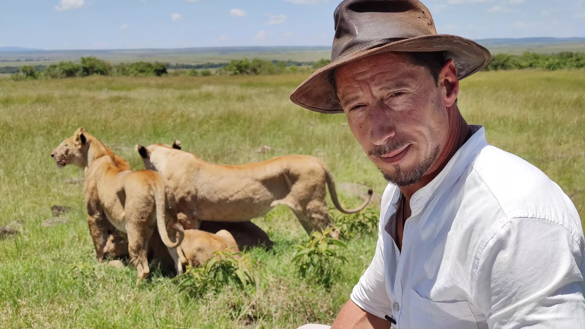 Jorge Alesanco junto a los leones de Masái Mara (Kenia) Jorge Alesanco junto a los leones de Masái Mara (Kenia) - Sputnik Mundo, 1920, 10.04.2021