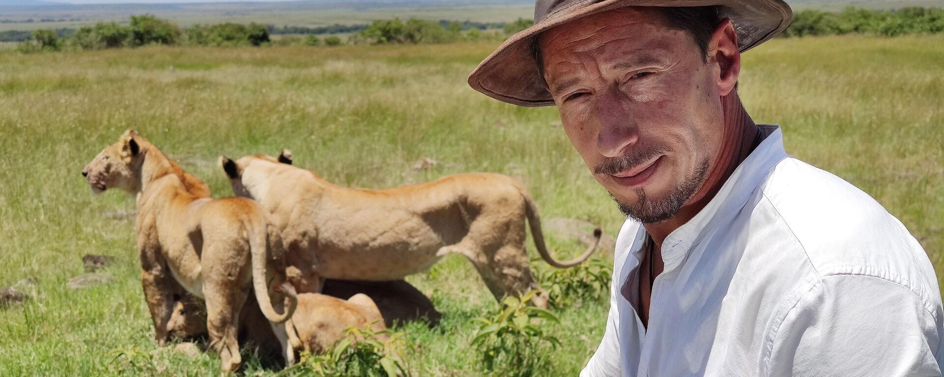 Jorge Alesanco junto a los leones de Masái Mara (Kenia) - Sputnik Mundo, 1920, 10.04.2021