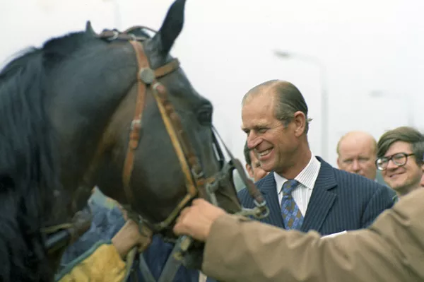 El príncipe Felipe en el hipódromo de Moscú (septiembre de 1973). El príncipe Felipe en el hipódromo de Moscú (septiembre de 1973). - Sputnik Mundo
