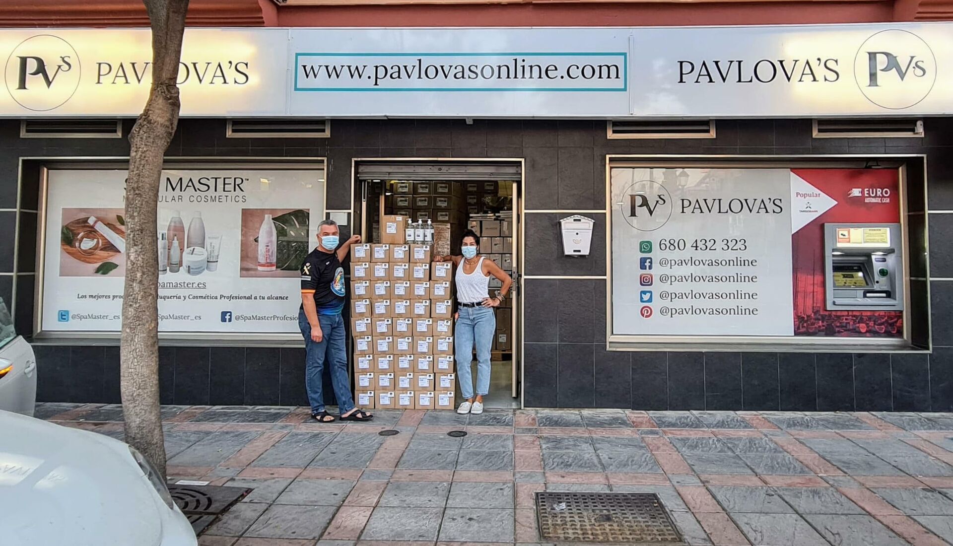 Pavlov preparando su última donación de geles desinfectantes - Sputnik Mundo, 1920, 09.04.2021